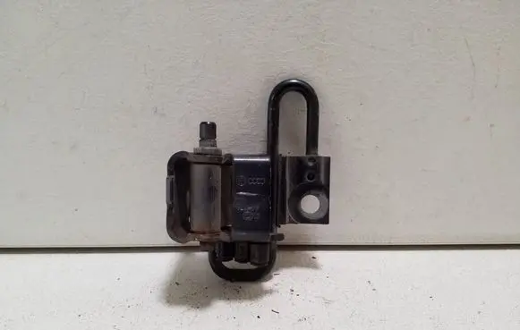 Audi A6 S6 C6 4F Front door lower hinge 8E0831412E