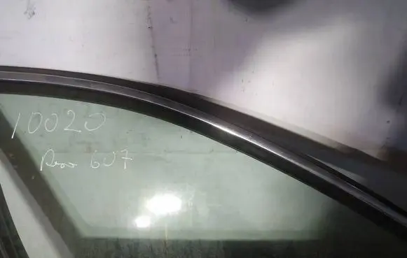 Peugeot 607 Front door window glass four-door as2