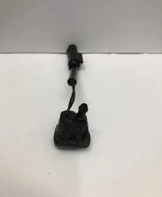 BMW 5 E60 E61 Windshield washer spray nozzle 7046060