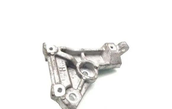 Lexus RX 450H Engine mounting bracket