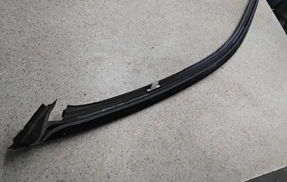 BMW X5 G05 Rubber seal front door window/glass 7428672