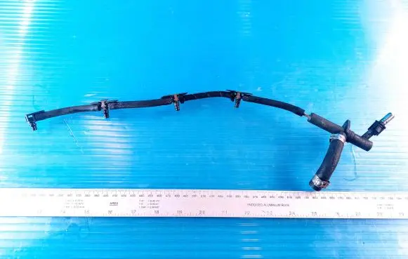 Opel Corsa D Fuel injector supply line/pipe 