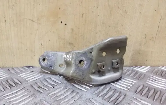 Toyota Avensis T270 Fender mounting bracket