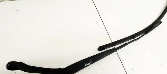 Nissan Qashqai Front wiper blade arm 80017587