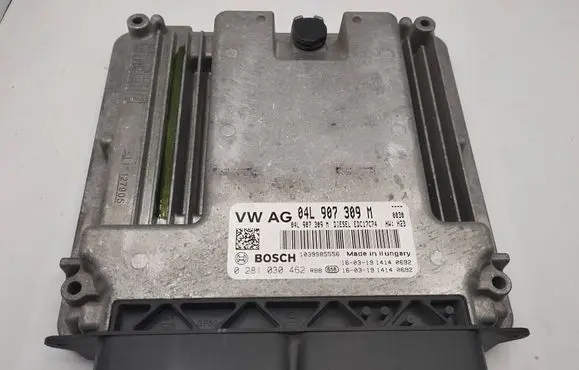 Volkswagen PASSAT B8 Engine control unit/module 04L907309M 0281030462
