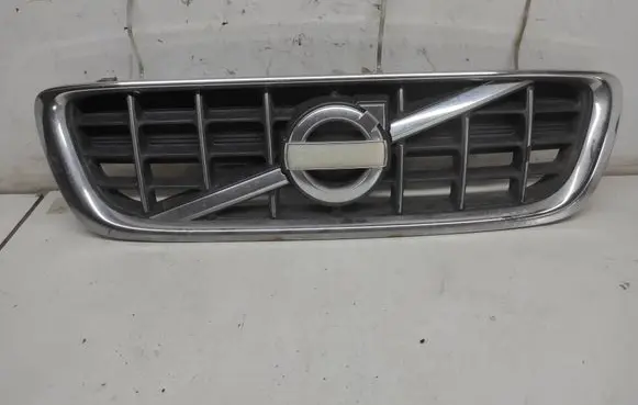 Volvo V70 Front bumper upper radiator grill 31294826 31294825