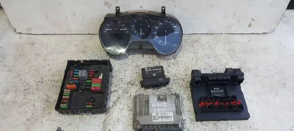 Seat Leon (1P) Engine control unit/module 03G906021LK 0281013279