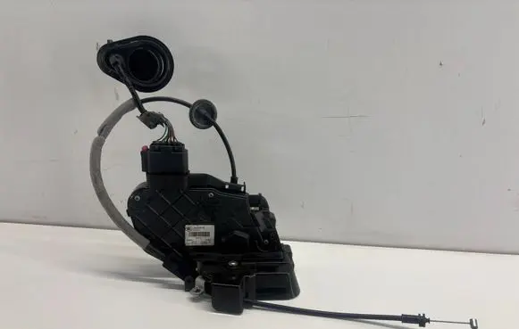 Volvo XC70 Rear door lock 31253279