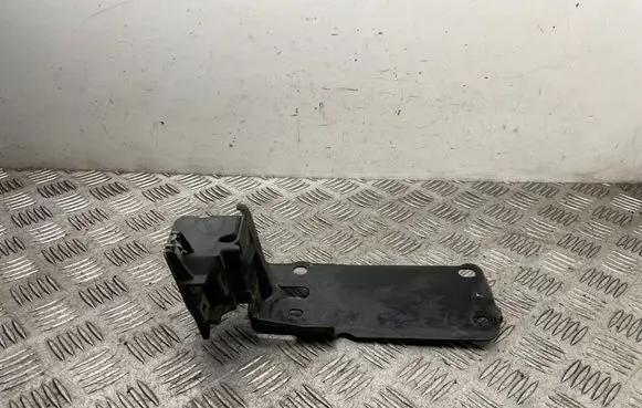 BMW X1 E84 Radiator mount bracket 7117812