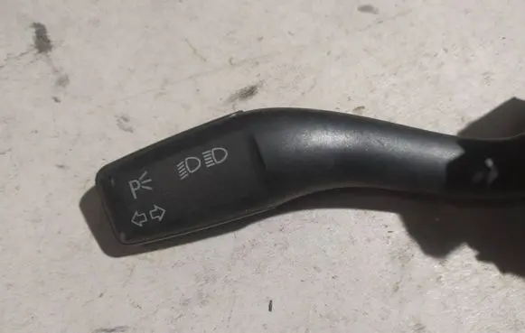 Audi A3 S3 A3 Sportback 8P Indicator stalk 8P0953513A