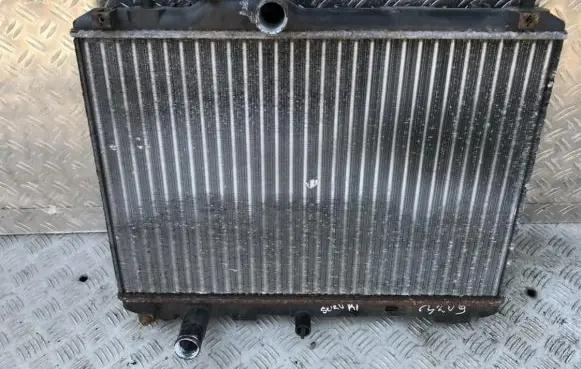 Suzuki Swift I Coolant radiator