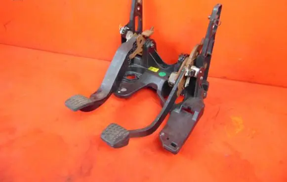 Chevrolet Orlando Pedal assembly 13328363