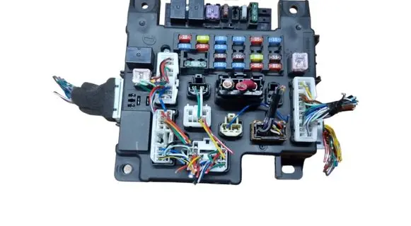 Mitsubishi Outlander Fuse module 8637A318 519087902 L8637001A