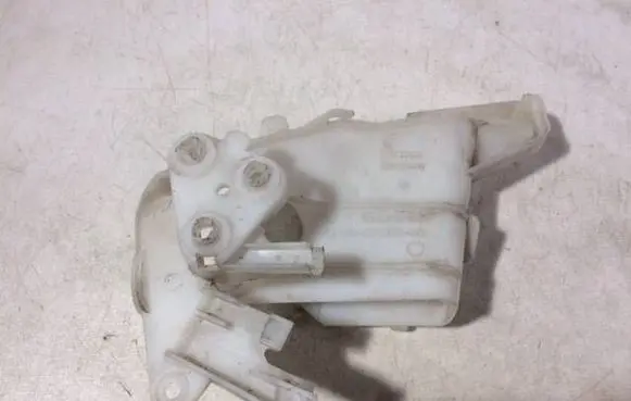 Volkswagen PASSAT B6 Front door exterior handle/bracket 3C0837868B