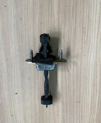 Toyota Land Cruiser (HDJ90) Front door check strap stopper