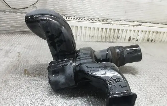 Chrysler 300 - 300C Air intake duct part