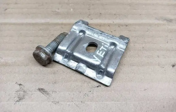 Skoda Yeti (5L) Battery bracket 