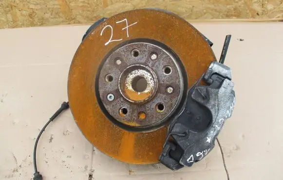 Alfa Romeo Giulietta Front wheel hub spindle knuckle