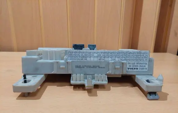 Volvo V50 Fuse module 31254903 31268178 519096804