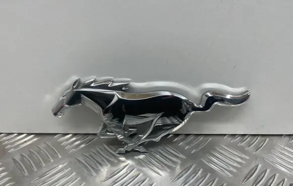 Ford Mustang VI Manufacturers badge/model letters 