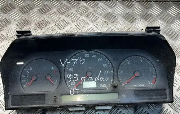 Volvo S70 V70 V70 XC Speedometer (instrument cluster) 9168144