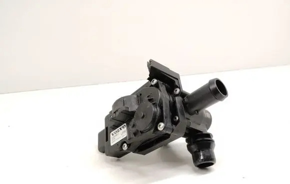 Volvo V60 Water pump 32249863 230418 AEJB9