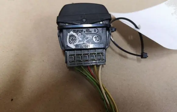 Citroen Xsara Picasso Electric window control switch 22681