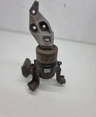 Toyota RAV 4 (XA50) Engine mount bracket