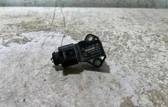 Volkswagen Golf V Air pressure sensor 038906051B 0281002399 40053AU4
