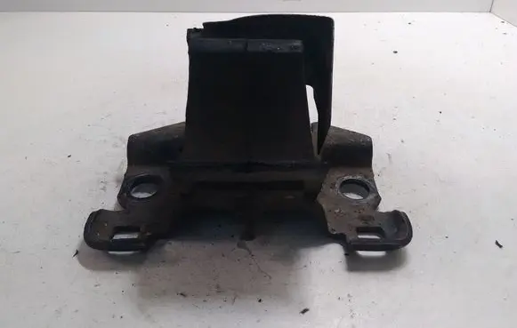 Nissan Pathfinder R51 Engine mount bracket