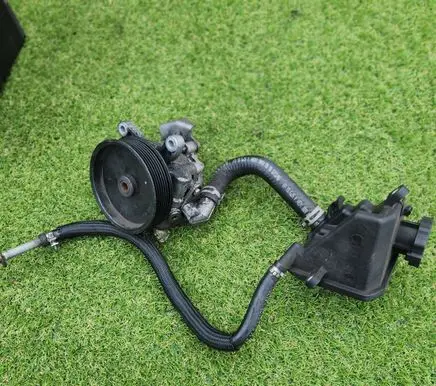 Mercedes-Benz CLS C219 Power steering pump A0054660301