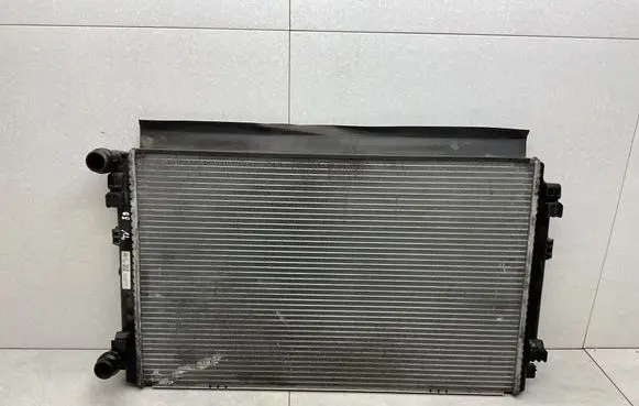 Volkswagen PASSAT B8 Coolant radiator 5Q0121251GD