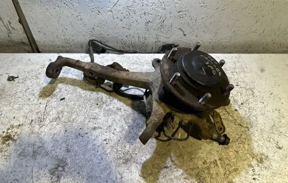 Toyota Land Cruiser (J120) Front wheel hub