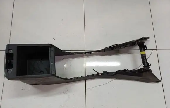 Isuzu D-Max Center console