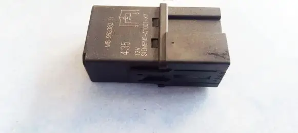Volvo S40, V40 Other relay mb953382
