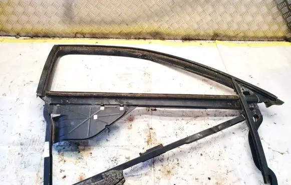 Audi A3 S3 8L Front door window/glass frame 8l3837754