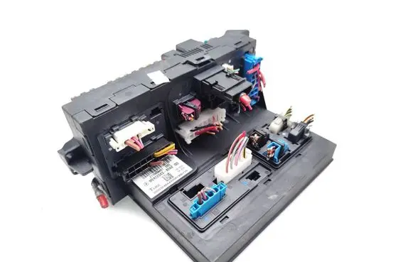 Mercedes-Benz CLS C219 Fuse module 2115454401