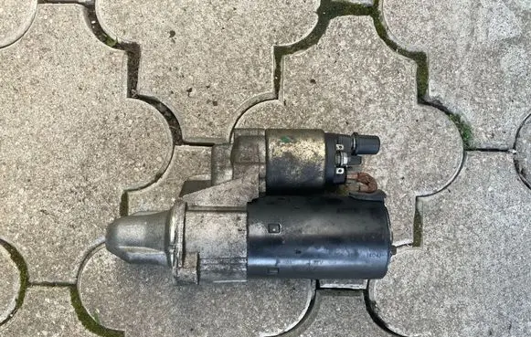 Mercedes-Benz E W212 Starter motor A0061510501
