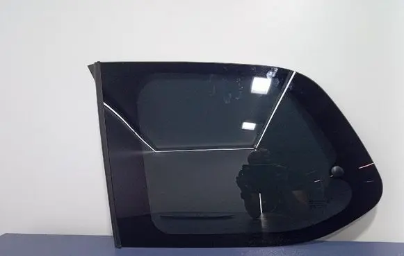 KIA Carnival Rear side window