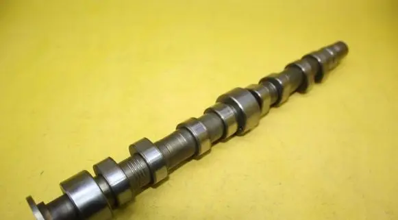 Volkswagen Polo IV 9N3 Camshaft 