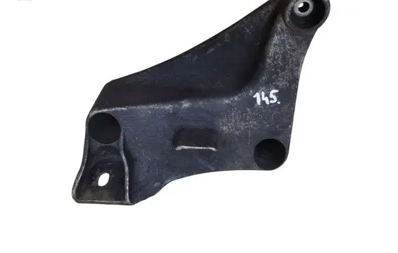BMW 5 E39 Engine mounting bracket 6750441