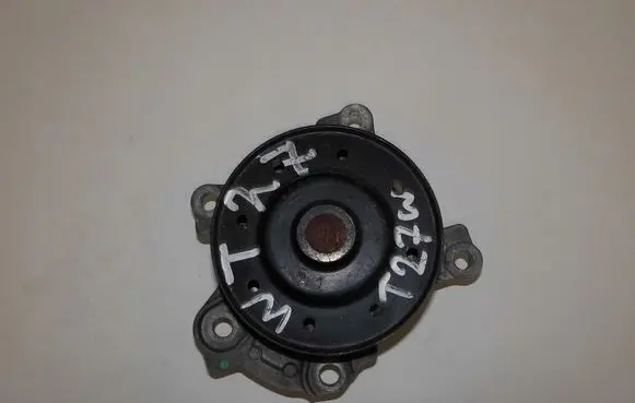 Toyota Avensis T270 Water pump 9679999u