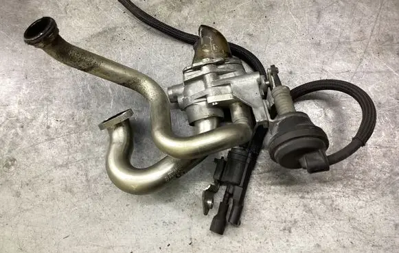 Mercedes-Benz CLS C218 X218 EGR valve A6421403408 0025407097 48B43625C02