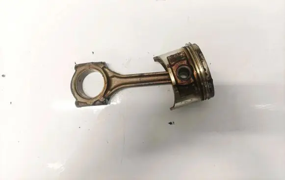 Honda Accord Piston with connecting rod