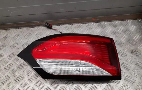 Chrysler Pacifica Tailgate rear/tail lights P68228940AE