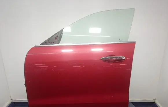 Maserati Levante Front door