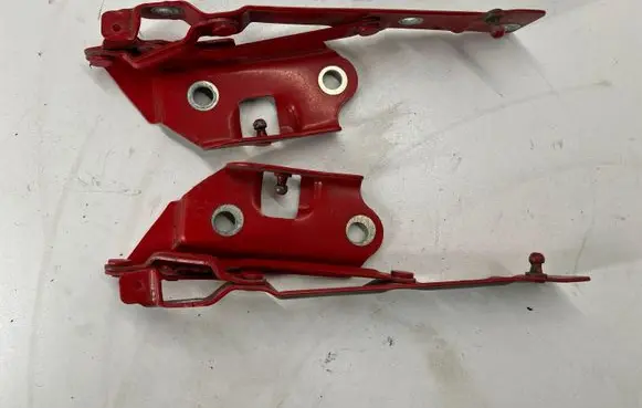 Dodge Challenger Tailgate/trunk/boot hinge 04589667AD 04589666AD
