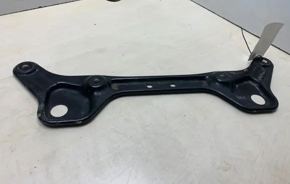 Mercedes-Benz C W204 Steering rack mounting bracket a2046280011