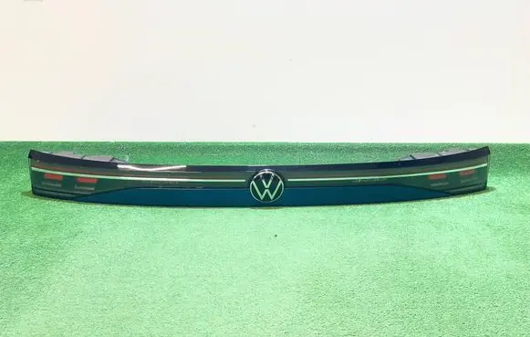Volkswagen PASSAT B8 Tailgate rear/tail lights 3J0945307