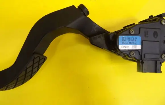 Audi A6 S6 C5 4B Accelerator throttle pedal 8D1723523M